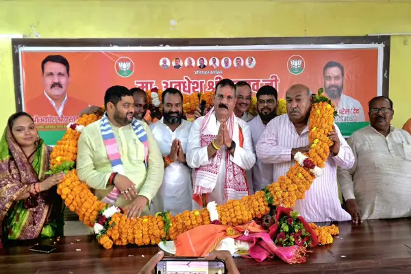 51 किलो की माला, जगह-जगह स्वागत; अम्बेडकरनगर पहुंचे भाजपा के नए जिला प्रभारी